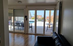 Ravissant Studio Avec Parking Prive Et Jardin